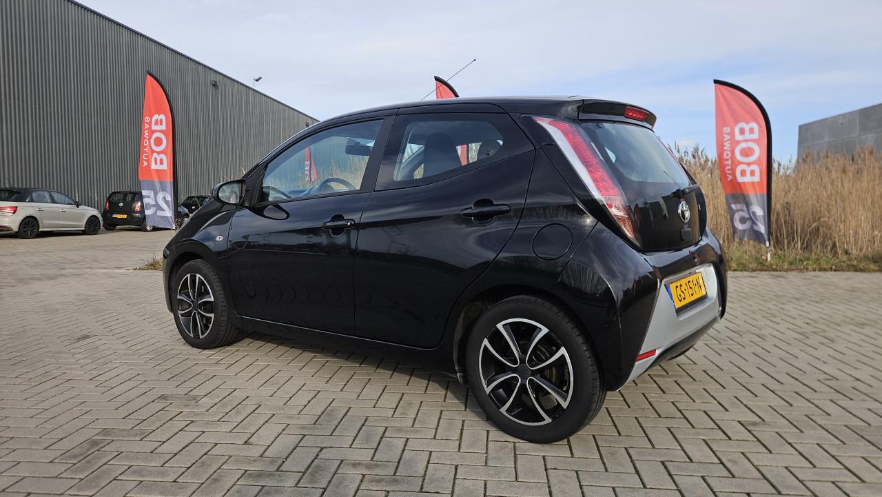 Zuinige TOYOTA AYGO 1.0 5drs. X-PLAY 2015 / NL AUTO / NAP 97.471 km !