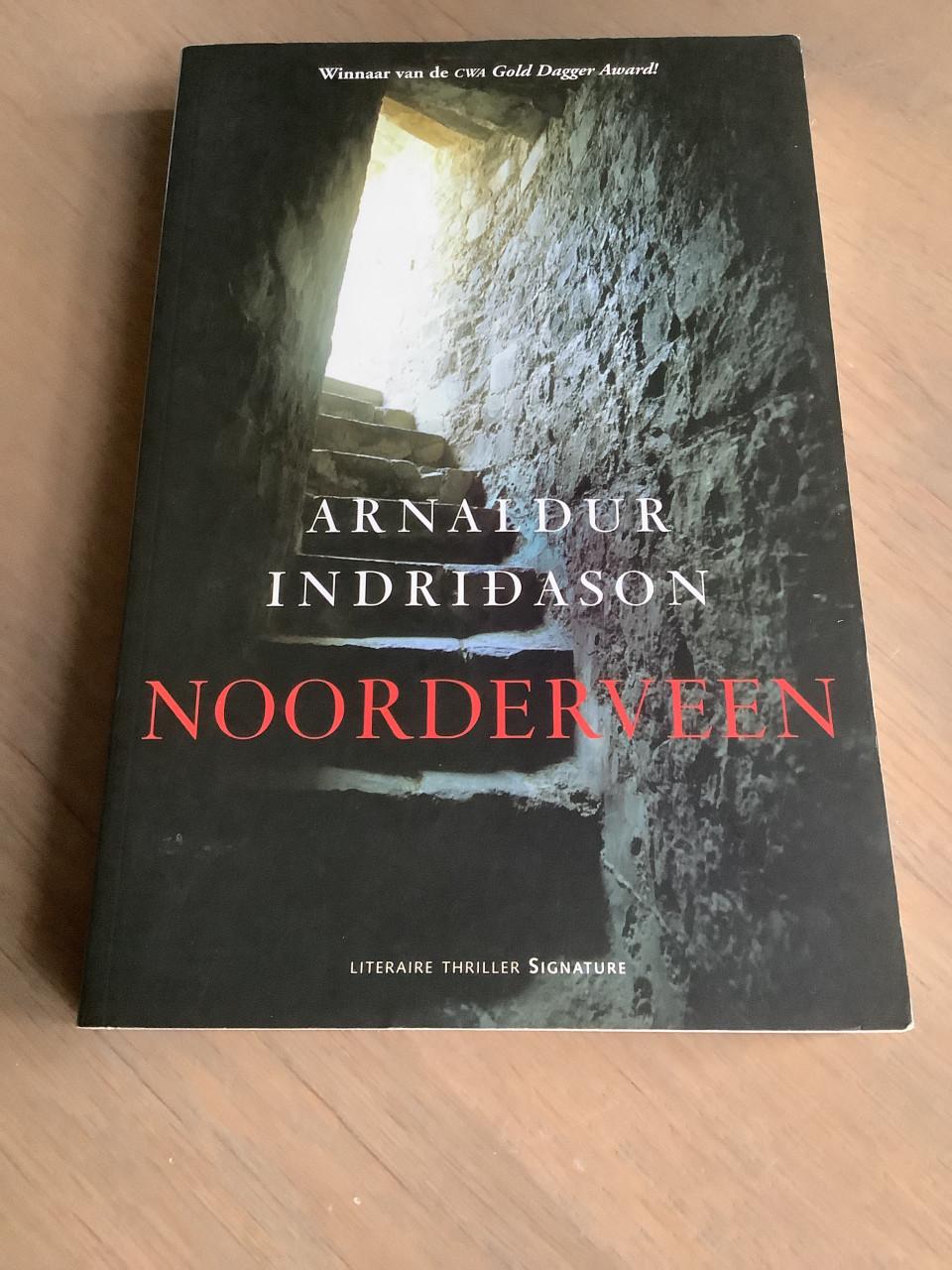 10 Spannende thrillers, boeken van verschillende schrijvers.