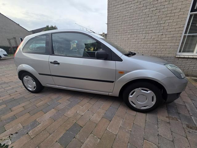Ford Fiësta 1.25 16V 3DR 2004 Grijs
