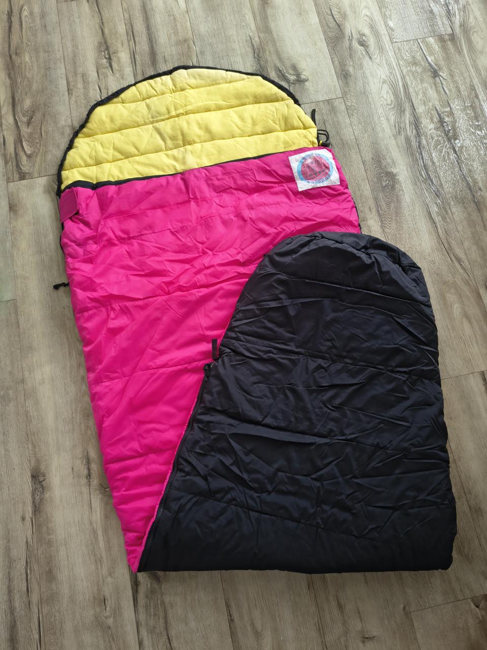 Prachtige roze zwarte outdoor slaapzak O'Hara, mummy 225 cm.