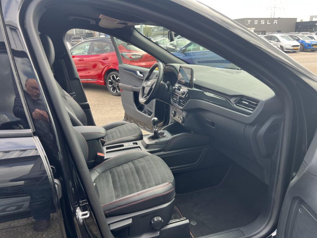 Ford Kuga 1.5 ecoboost 150pk 2wd st-line x voorruitverwarming , stoel en st