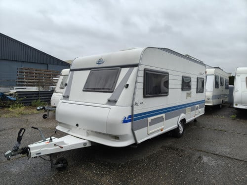 HOBBY Exclusive  495 met mover een voortent