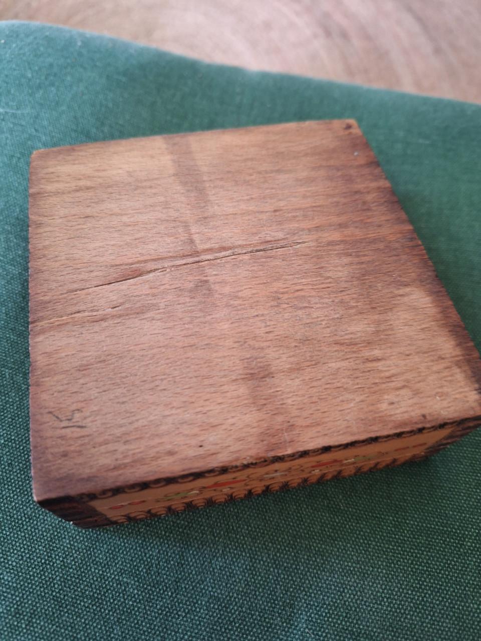 Decoratief houten doosje