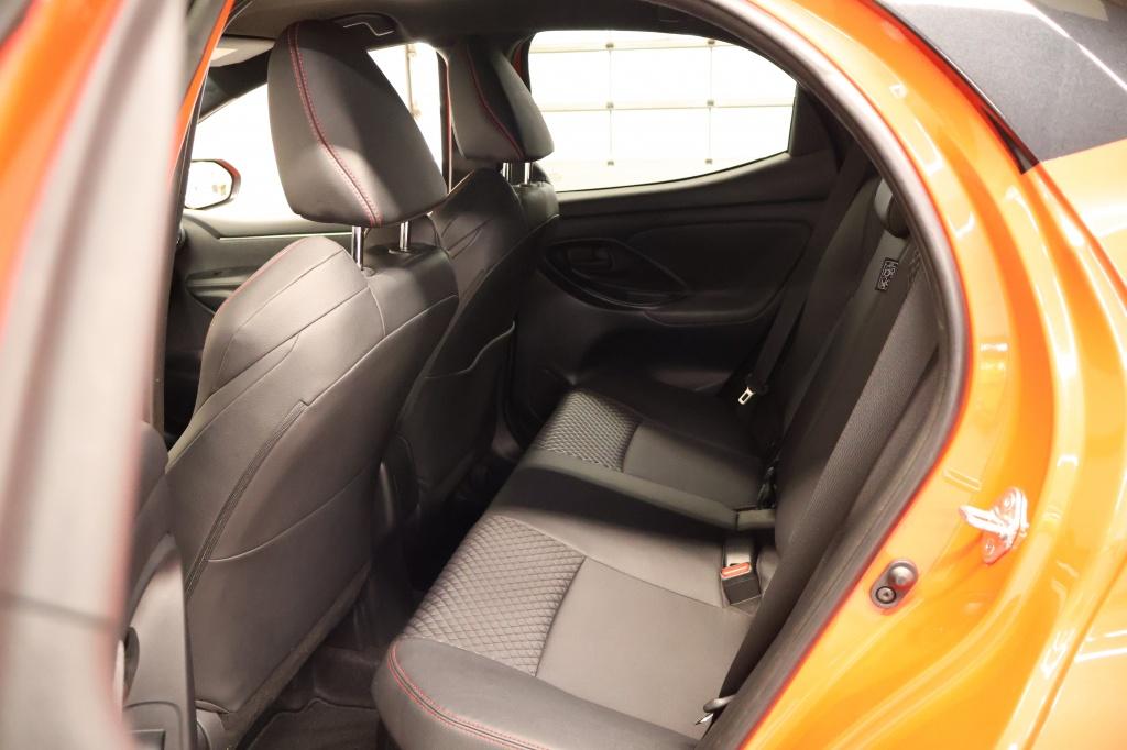 Toyota Yaris 1.5 hybrid launch edition nl auto