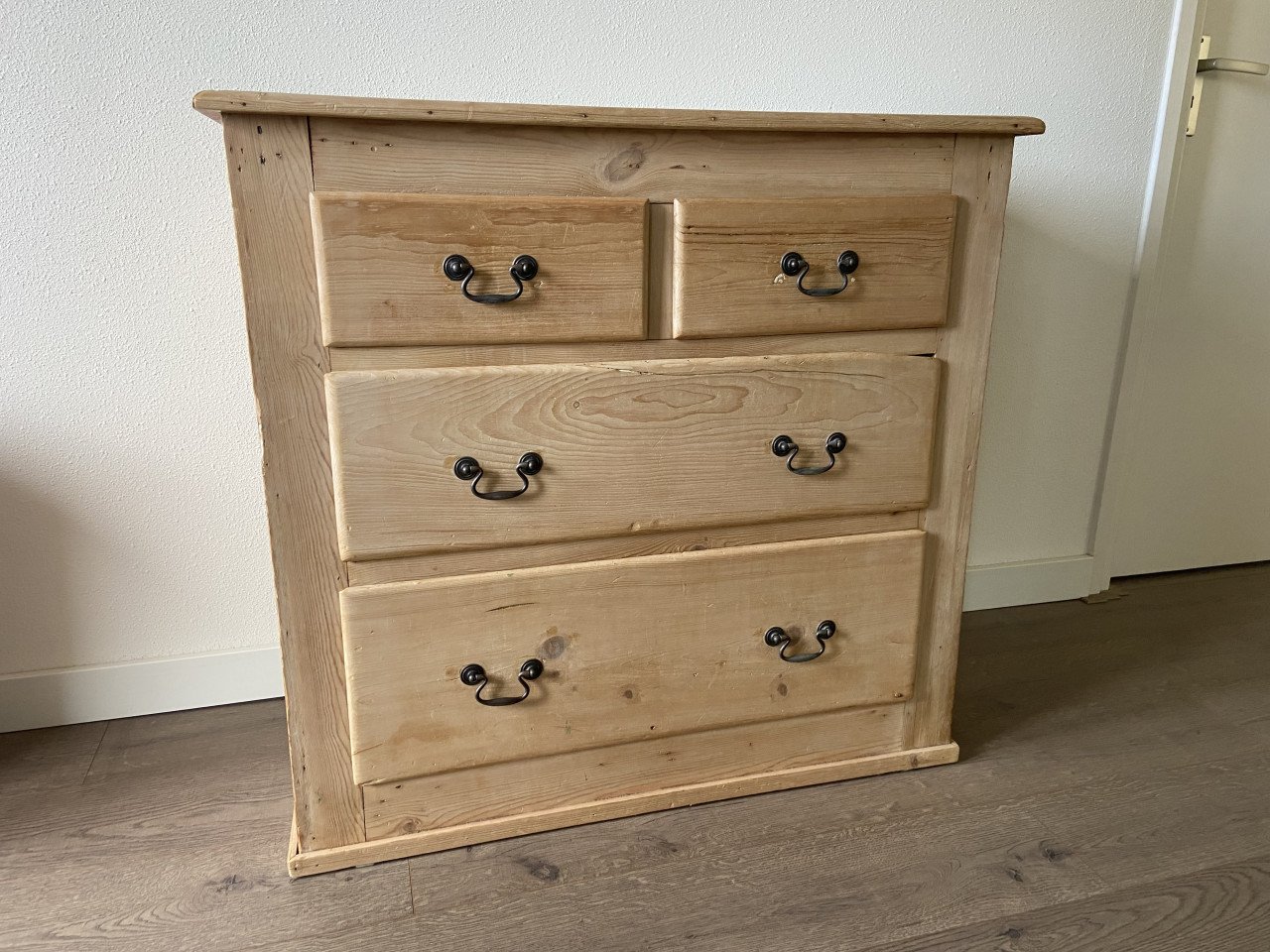Geloogd grenen ladekast (dressoir/kleding)