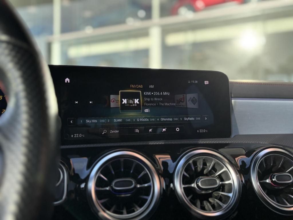 Mercedes-Benz Cla shooting brake 200 business solution amg