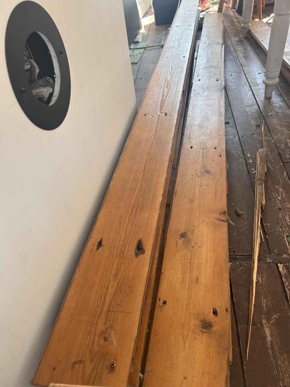 Oude houten vloer / oude grenen plankenvloer – ca. 40m²