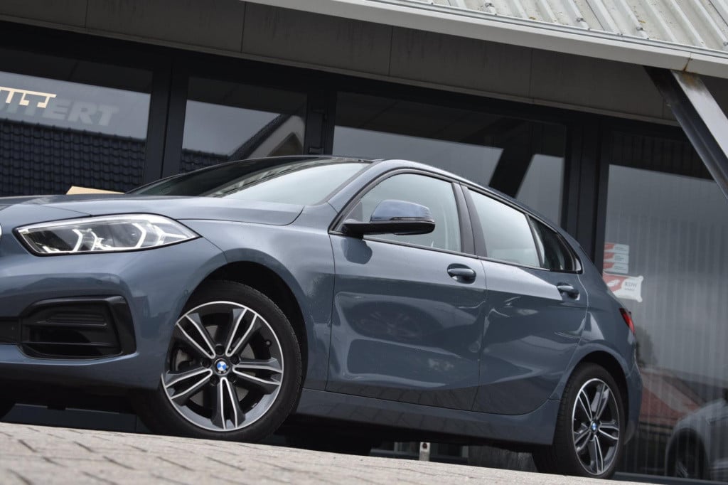 BMW 1 Serie 116i sportline | camera | apple carplay | android auto | nap | 