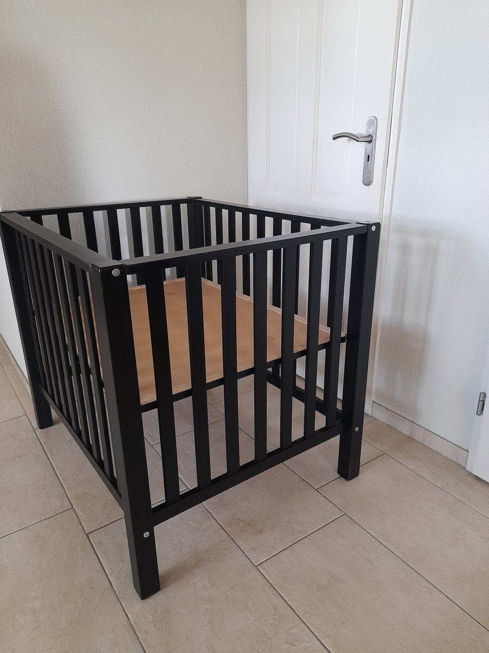 Zwarte box (in goede staat ) in hoogte verstelbaar!