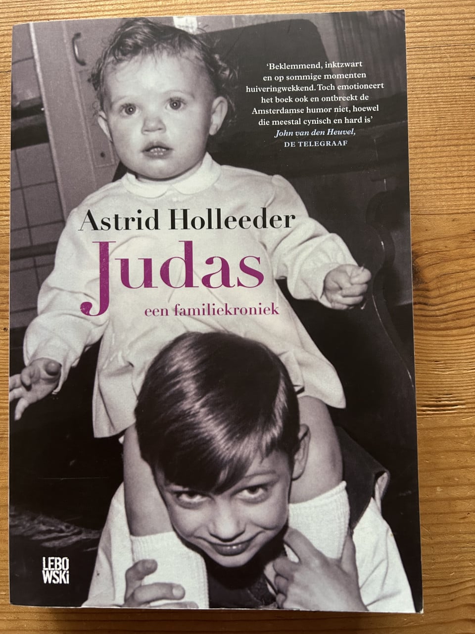 Judas van Astrid Holleeder. een familiekroniek