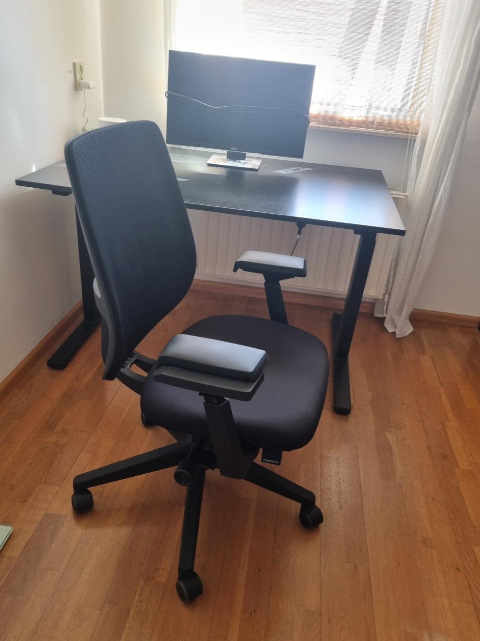 Bureau 80x120 cm. (In hoogte verstelbaar)+ bureaustoel