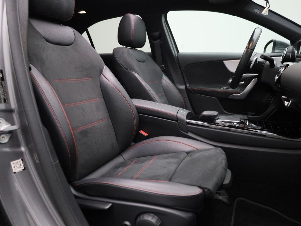 Mercedes-Benz A-Klasse 180 business solution amg | automaat | lmv | panoram