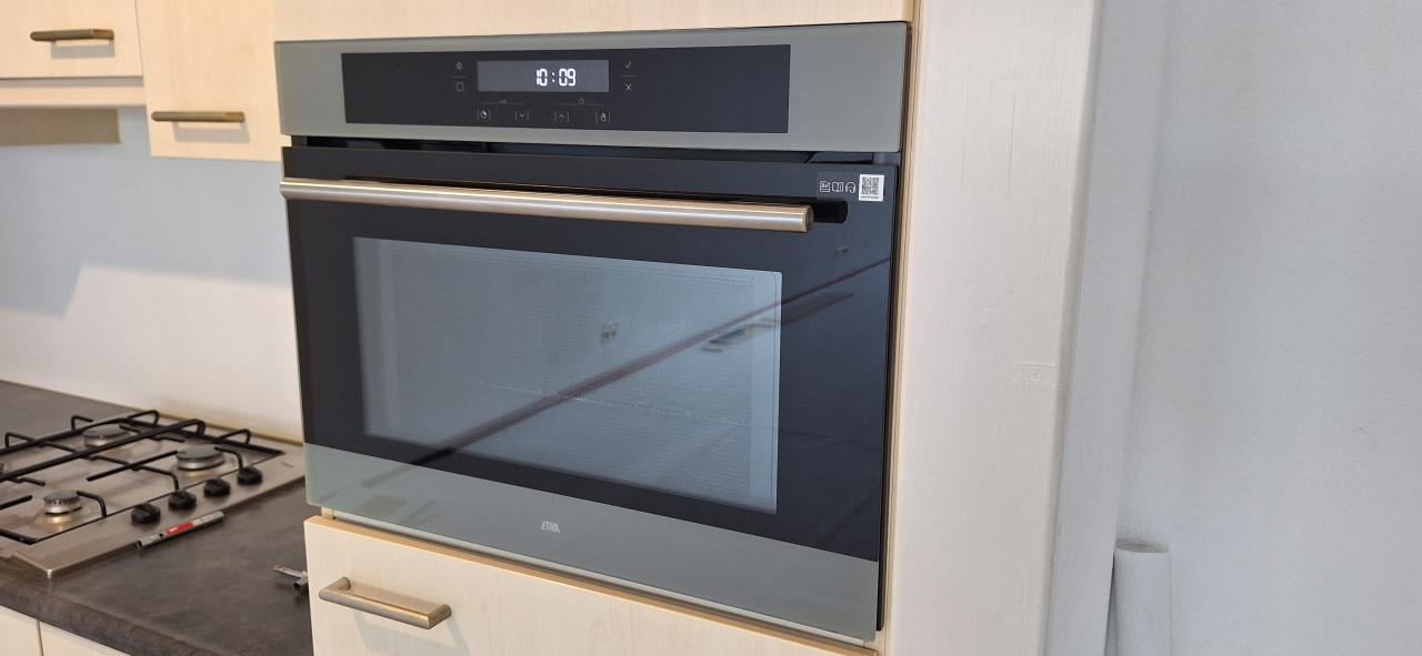 Oven met magnetron
