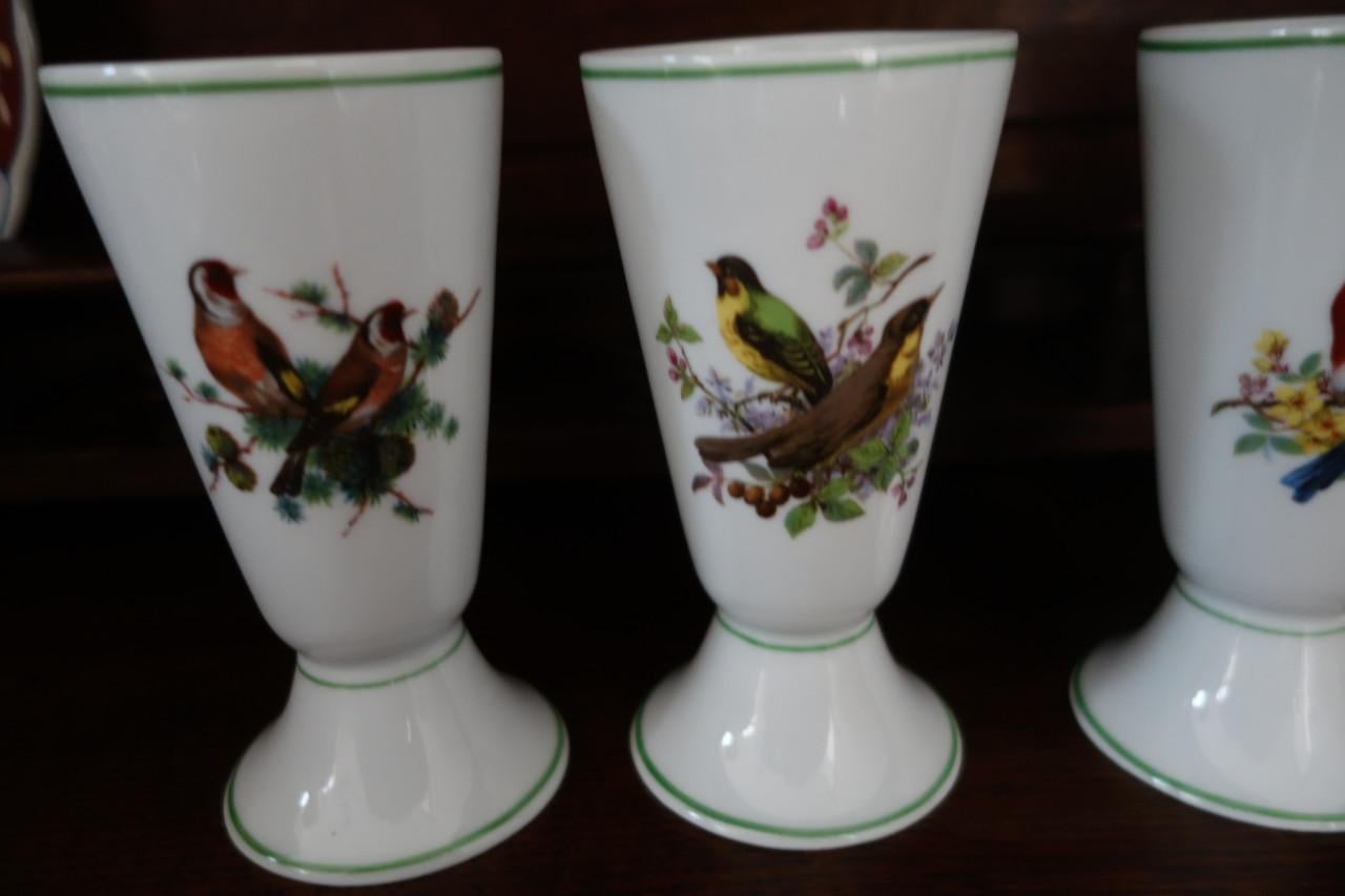 4 drinkbekers porcelaine FRELON 36320 Villedieu met vogeldecoratie