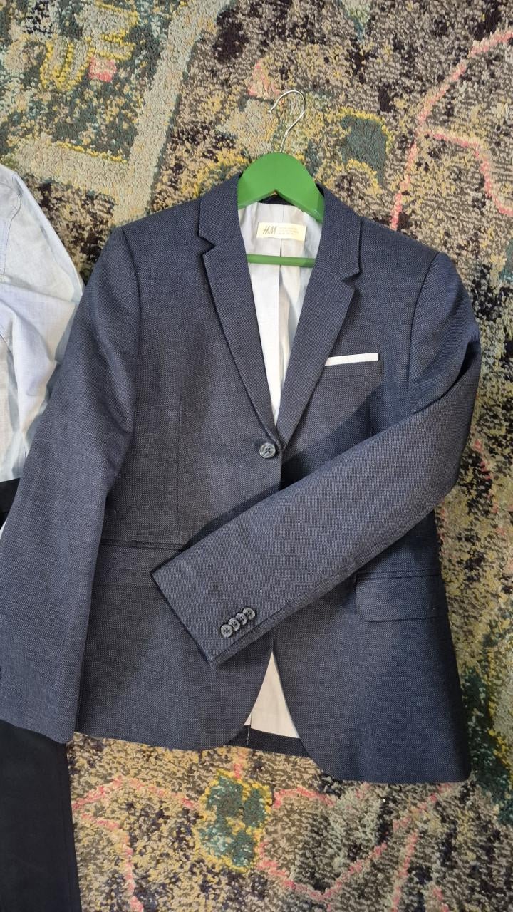 Kostuumset met overhemd maat 145 ( H&M)