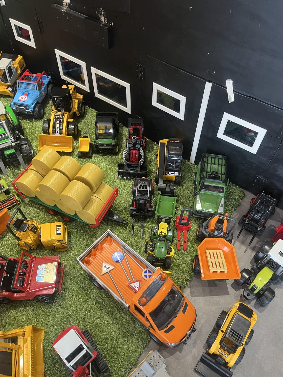 Te koop grote hoeveelheid bruder speelgoed