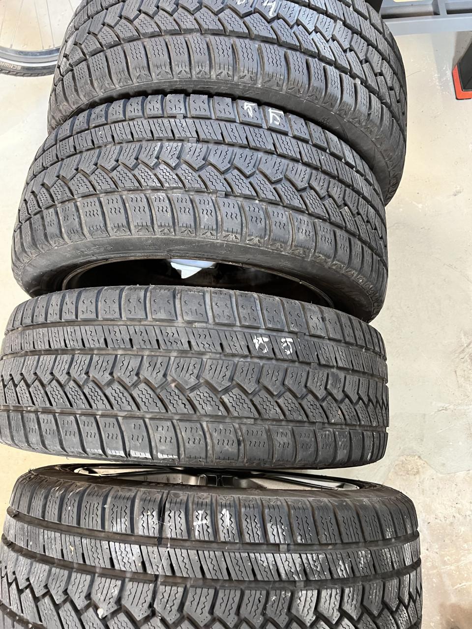 Set velgen met winterbanden