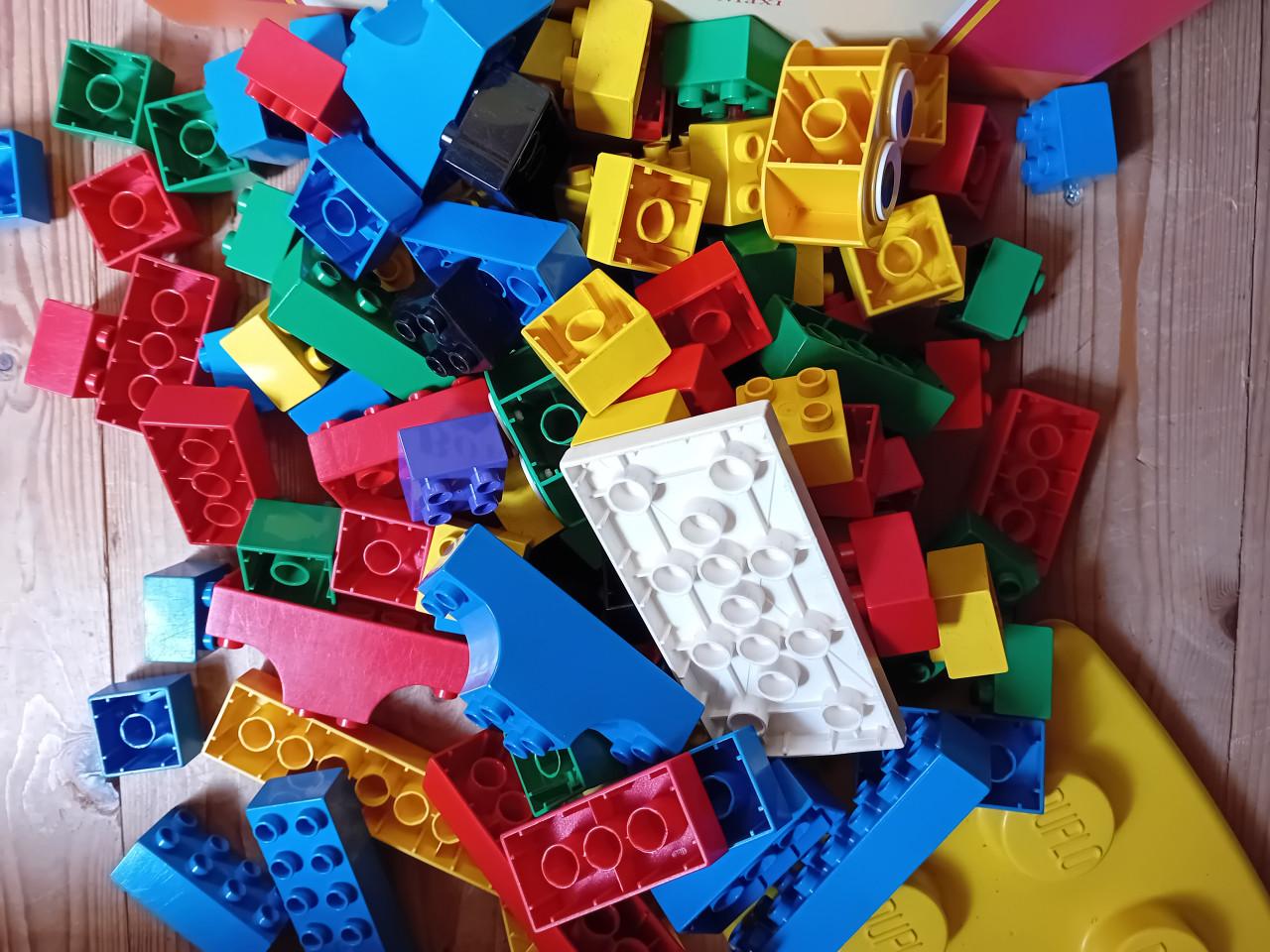 Duplo blokken in emmer