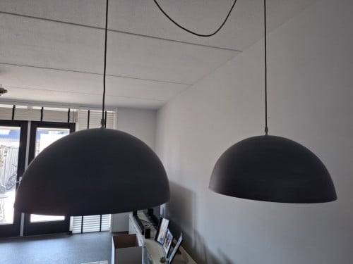 Twee hanglampen mat grijs, led