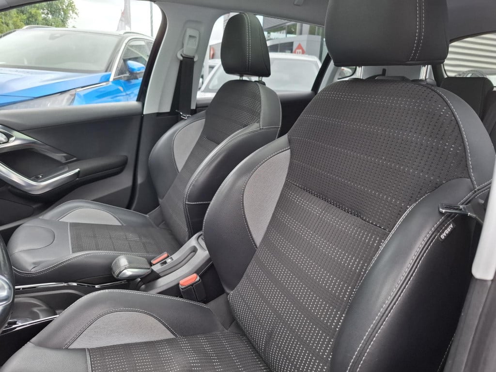 Peugeot 2008 suv 1.2 allure automaat pano/clima/trekhaak