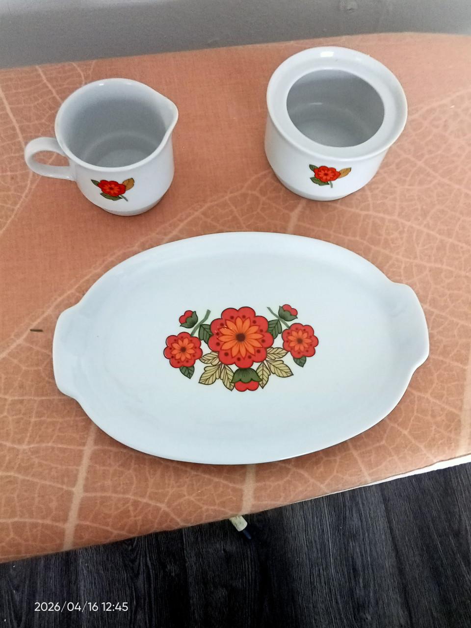 Vintage melkkan, suikerpot op schaal