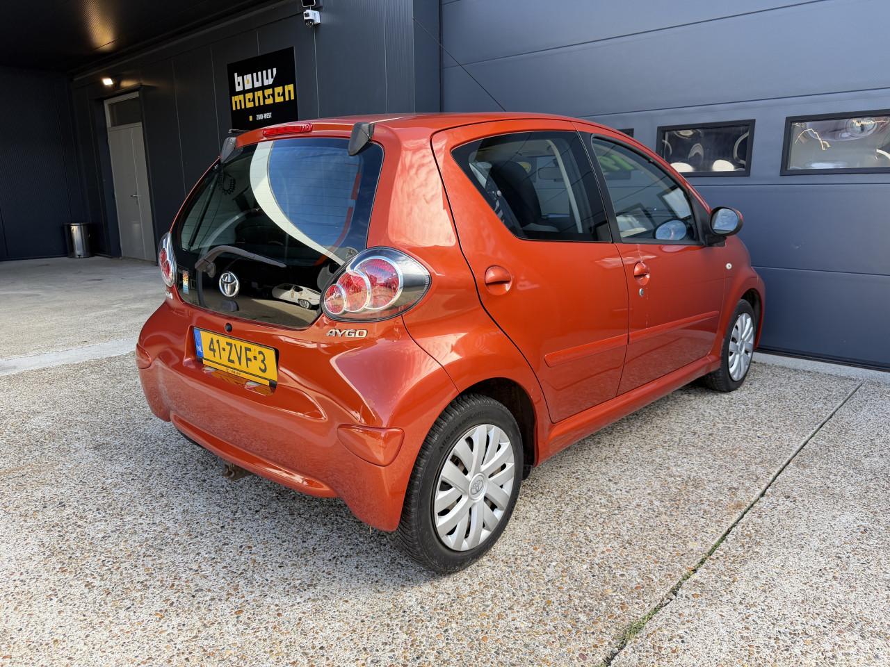 Toyota Aygo 1.0 12V Vvt-i 5DRS 2013 Dynamic Orange Airco Apk