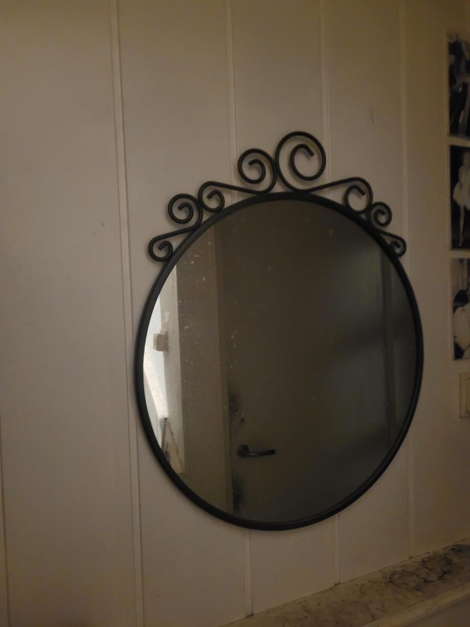 Spiegel +/-50 cm doorsnee.