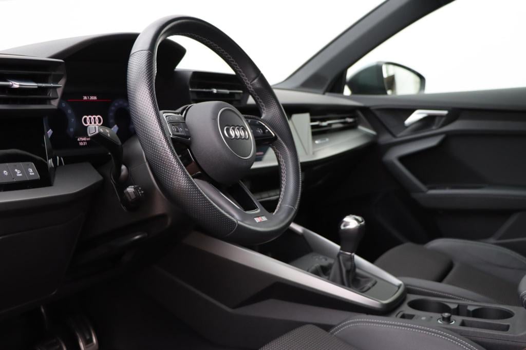 Audi A3 limousine 35 tfsi s edition 150pk carplay | camera | parkassist | a