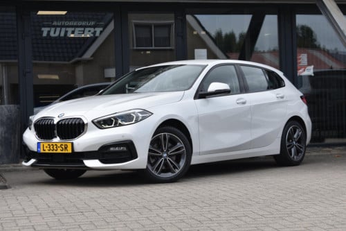 BMW 1 Serie 118i sport line | stoelverwarming | apple carplay | android aut