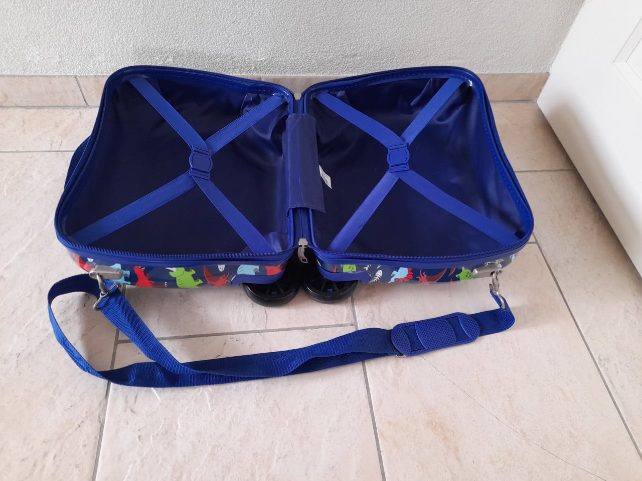 Leuke kinderkoffer DINO 20 x 40 x 30 (z.g.a.n.)