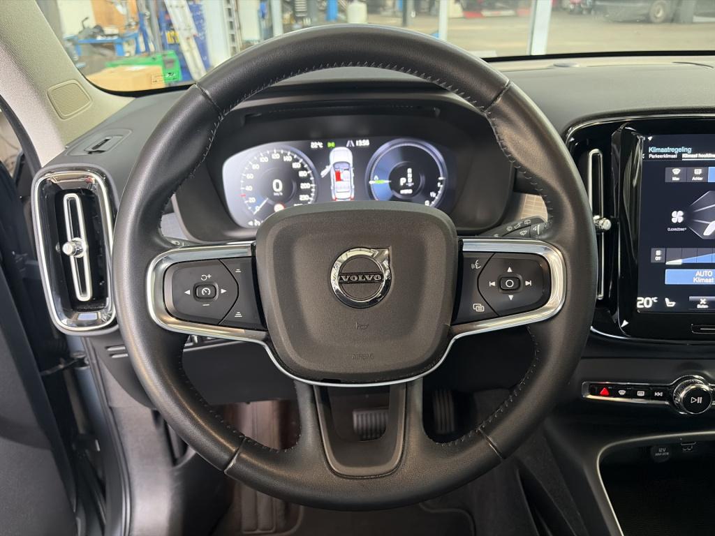 Volvo XC40 1.5 t4 recharge inscription expression | trekhaak | camera