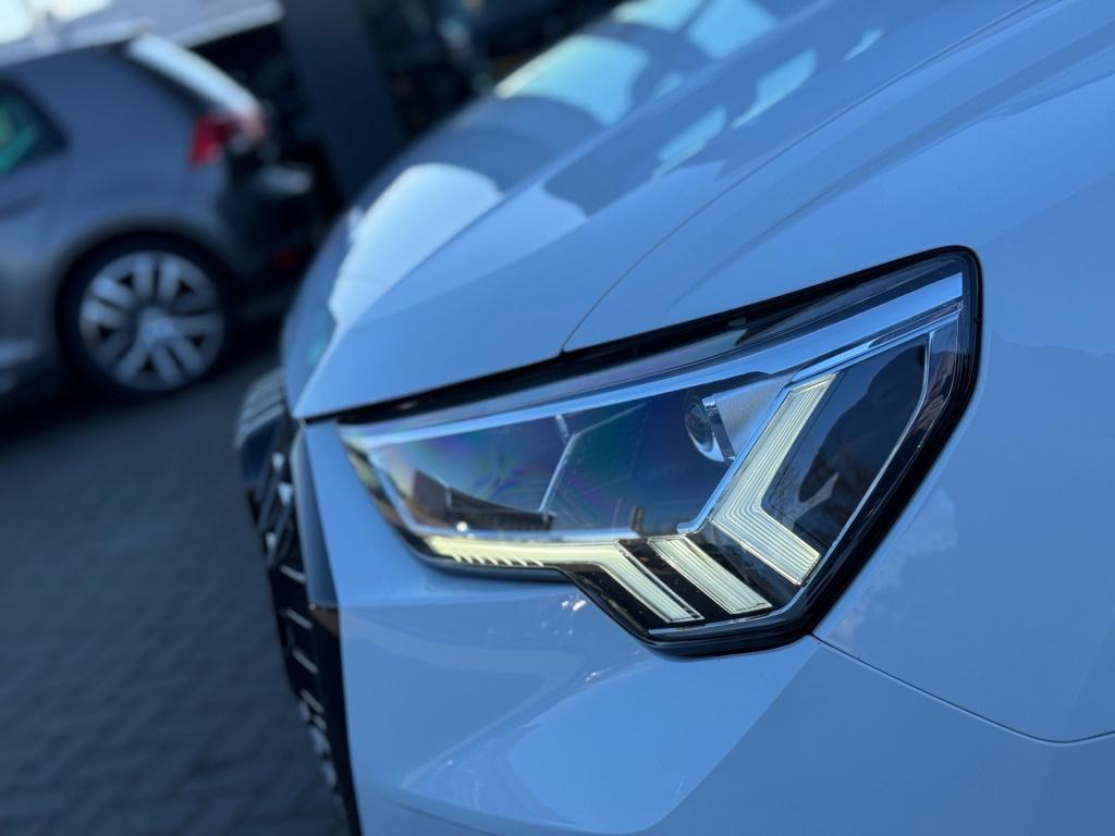 Audi Q3 35 tfsi 3x s-line* keyless * matrix led * camera * carplay