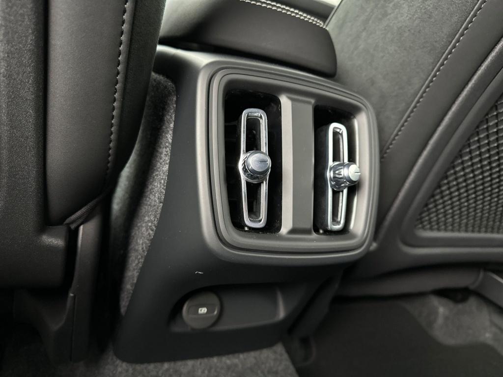 Volvo XC40 b4 plus black edition