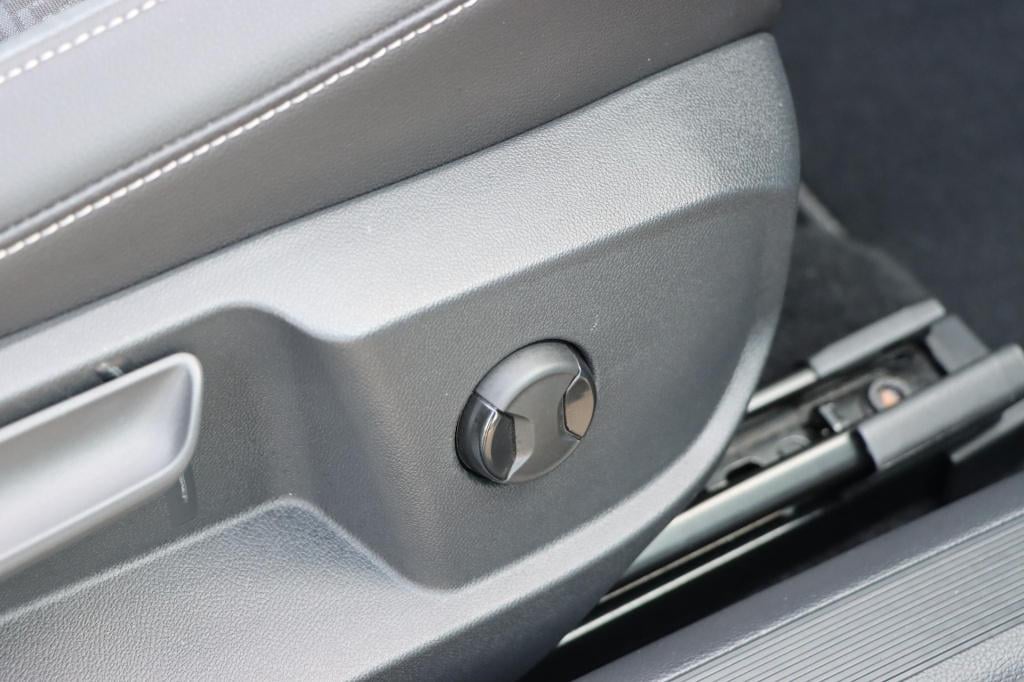 Volkswagen T-roc cabrio 1.5 tsi r-line 150pk dsg7 iq.light | stoel- en stuu