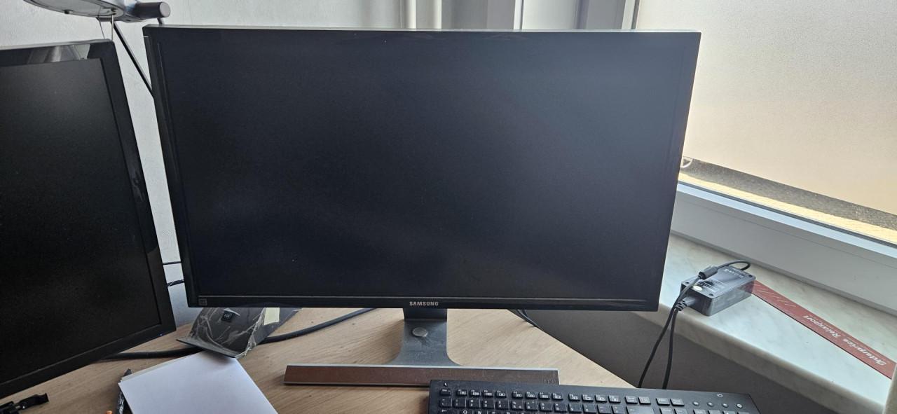 Samsung monitor 28 inch 4K