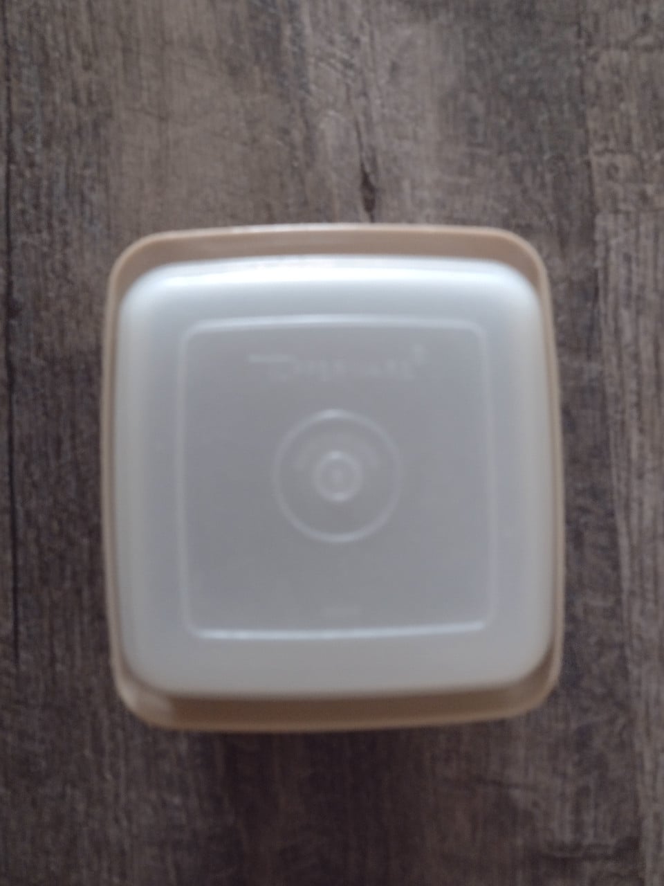 Tupperware trommeltje vierkant voor snack in de pauze