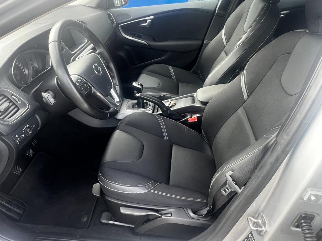 Volvo V40 2.0 t2 momentum, navi, afn. trekhaak enz...