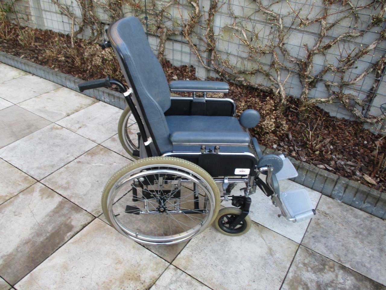 Zeer degelijke Ortopedia opvouwbare rolstoel met Comfort beensteunen