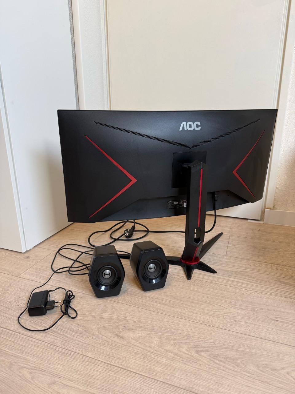 Game beeldscherm curved en speakers