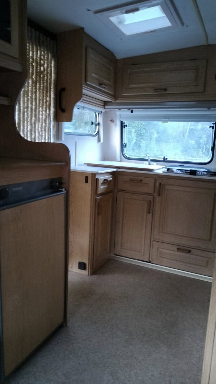 Abbey caravan met ENKELE bedden plus voortent en luifel