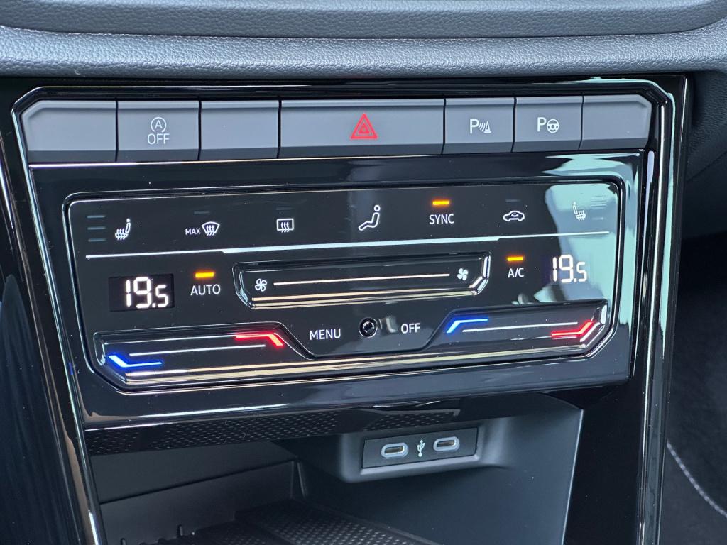 Volkswagen T-roc 1.5 tsi 150pk dsg r-line | black style | panoramadak | cam