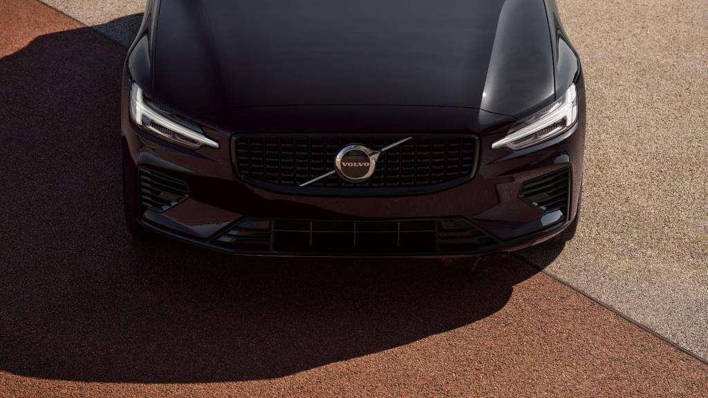 Volvo V60 plus dark recharge plug-in hybrid awd