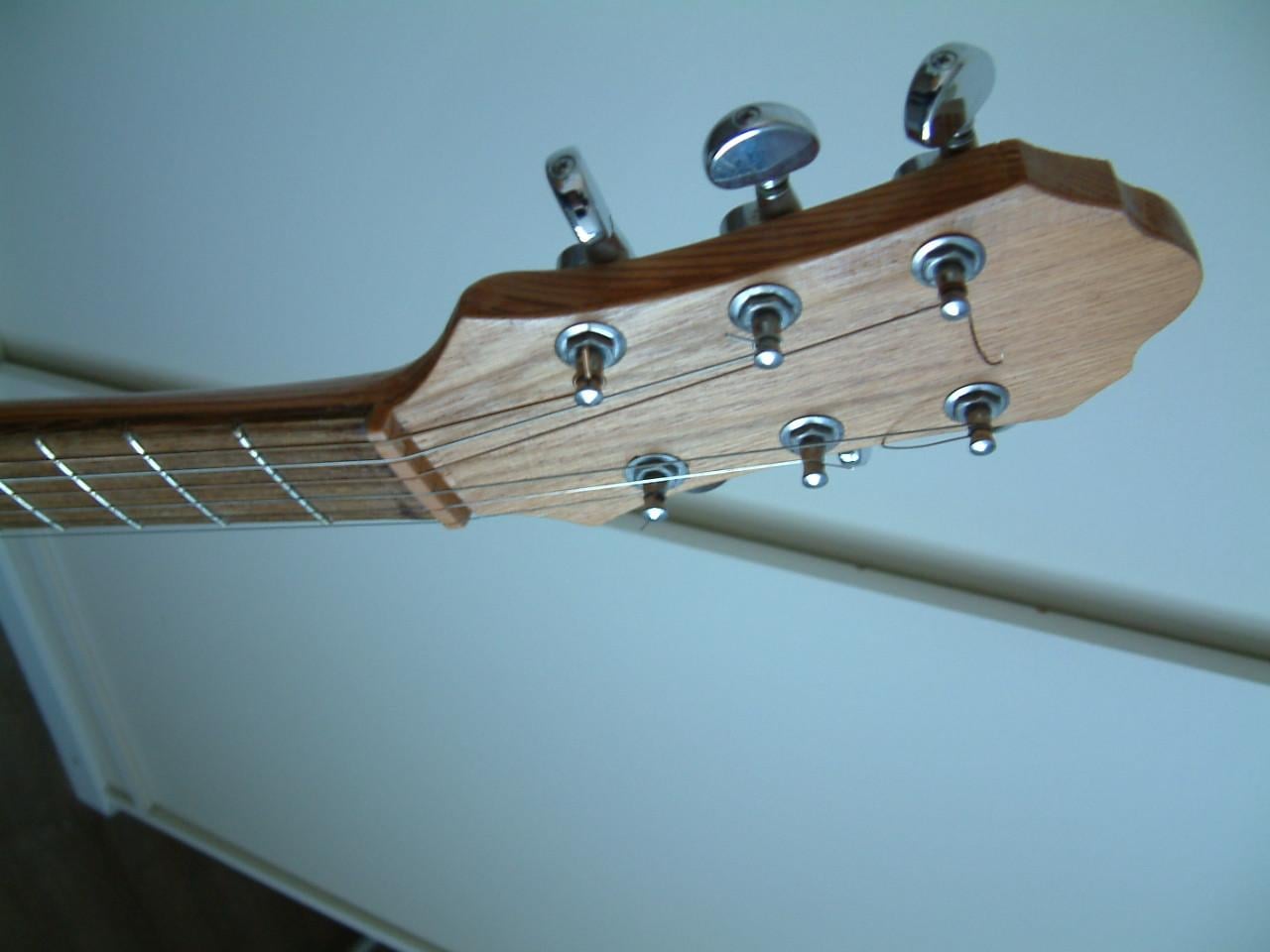 Oefen gitaar western     goed bespeelbaar  75 euro