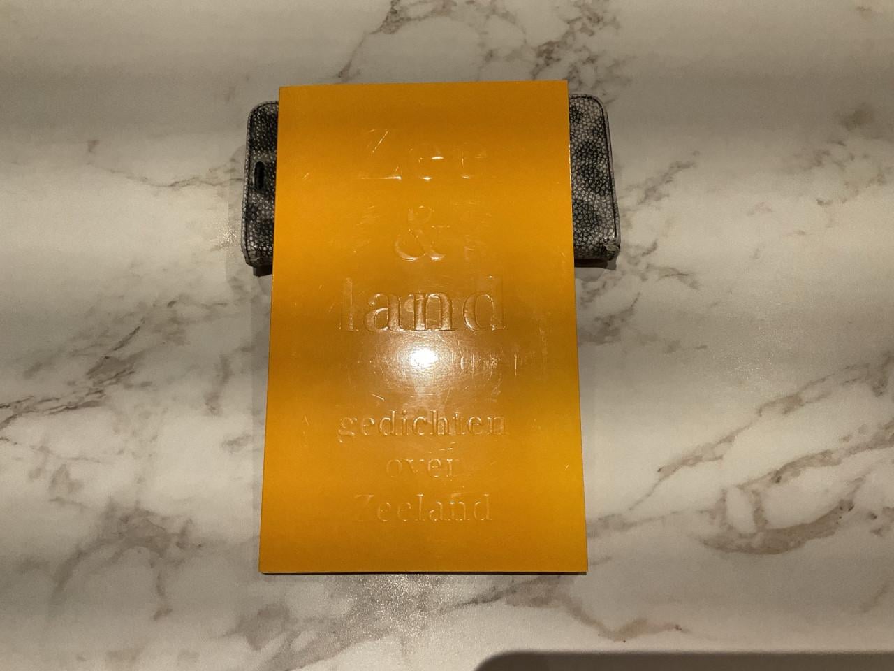 Zee en land,    gedichten over zeeland , door Lou Vleugelhof