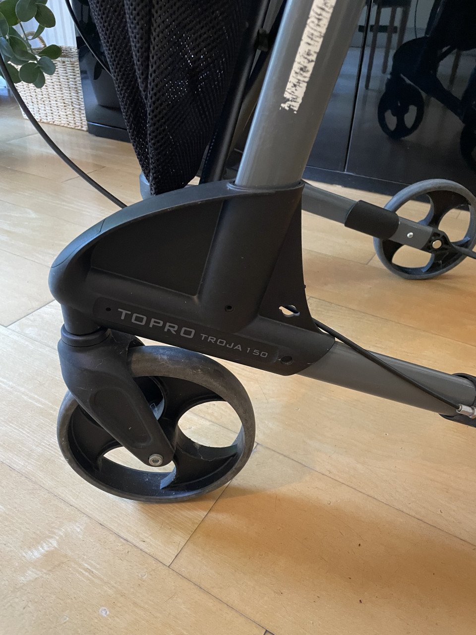 Rollator zwart (met zit mogelijkheid)