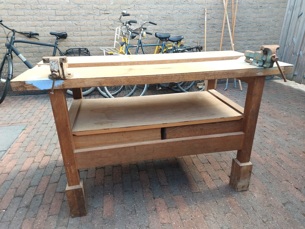 Werkbank inclusief 2 bankschroeven
