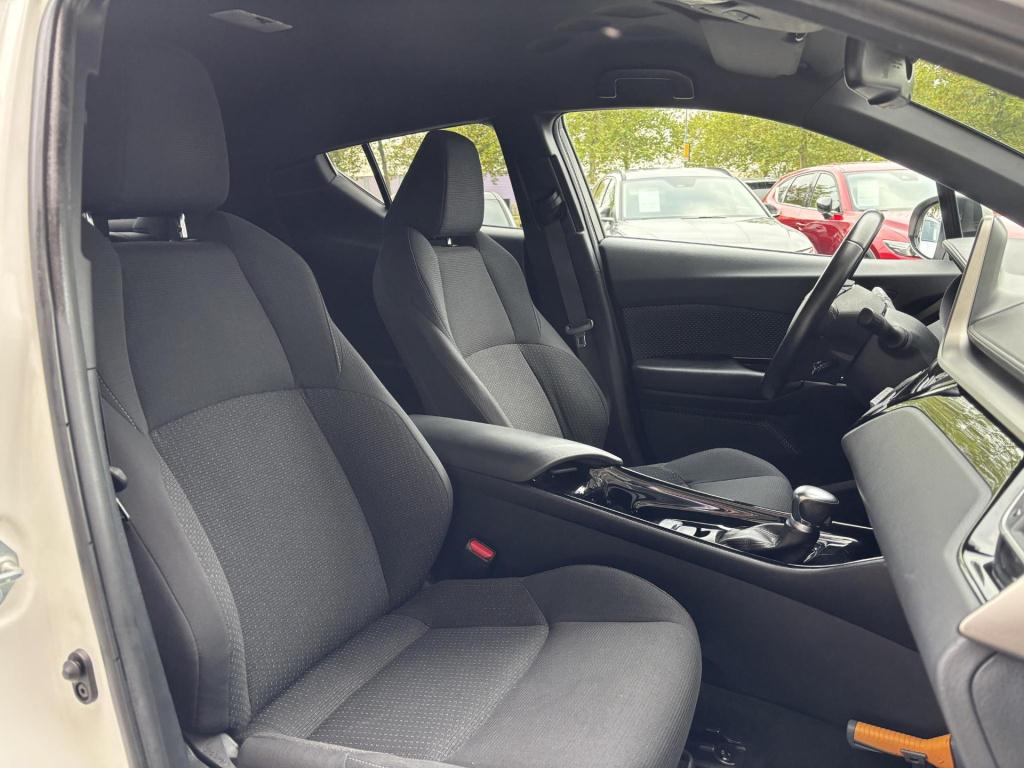 Toyota C-hr 1.8 hybrid dynamic