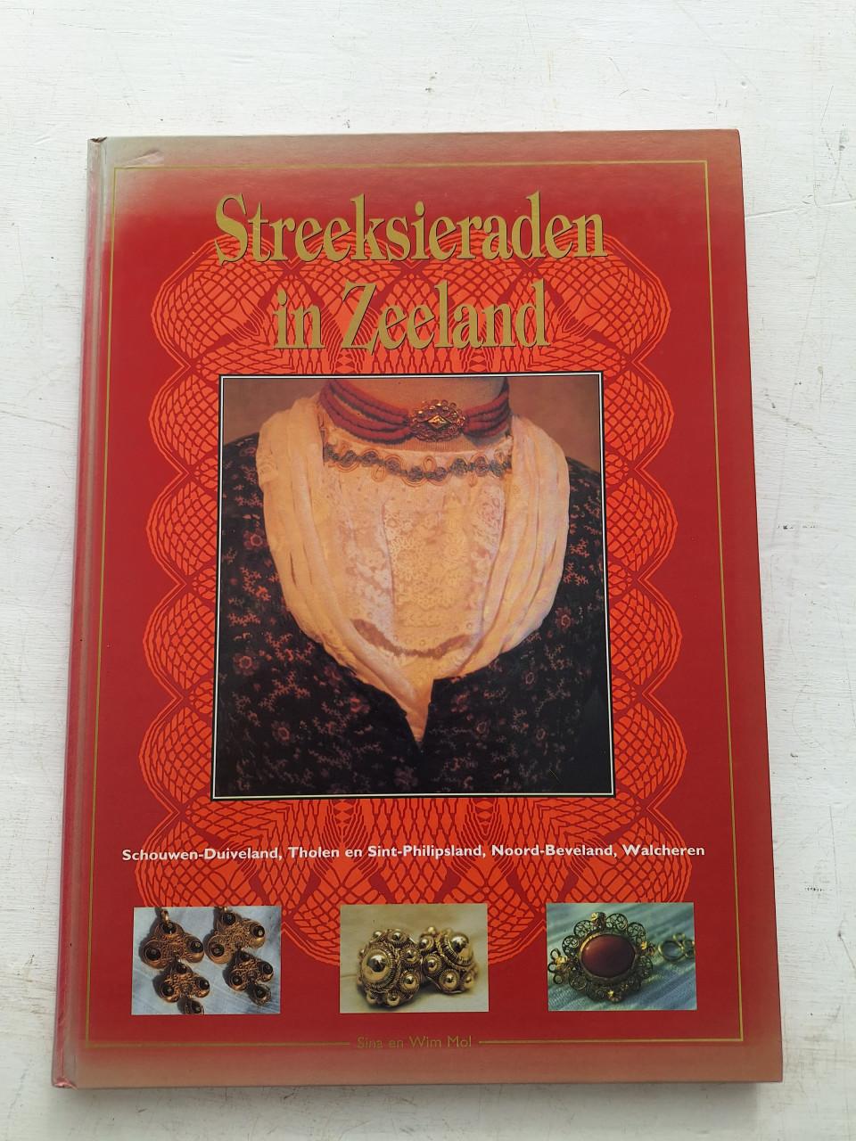 Boek: streeksieraden in Zeeland