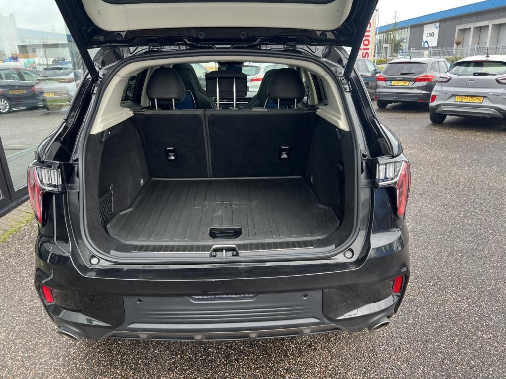 Lynk & Co 01 1.5 261pk phev plug inn hybrid ,black edition , pano dak,car p