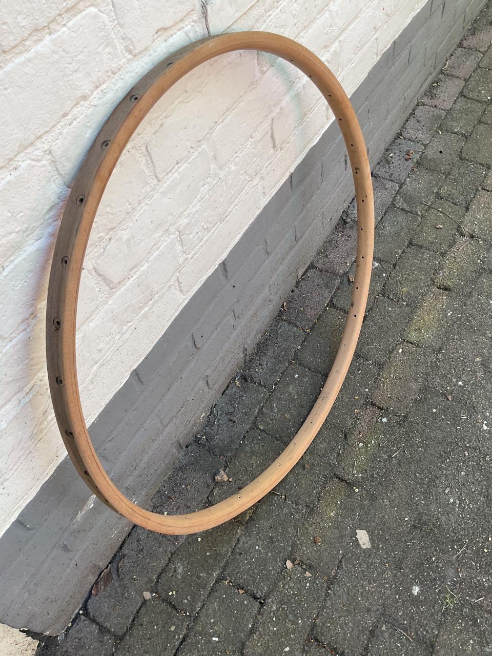 Antieke houten fietsvelg